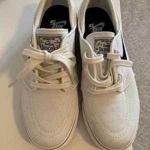 Stefan Janoski white Nike shoe. Never worn